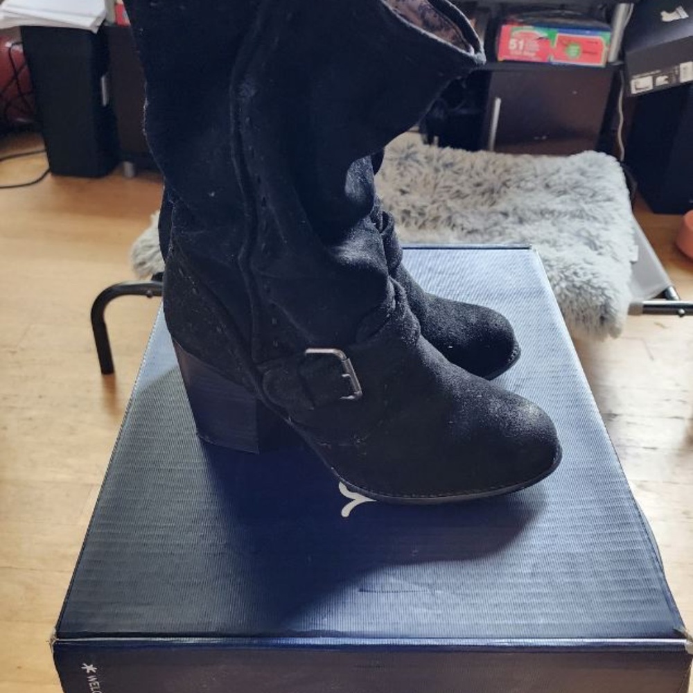Boots - Picture 3 of 7